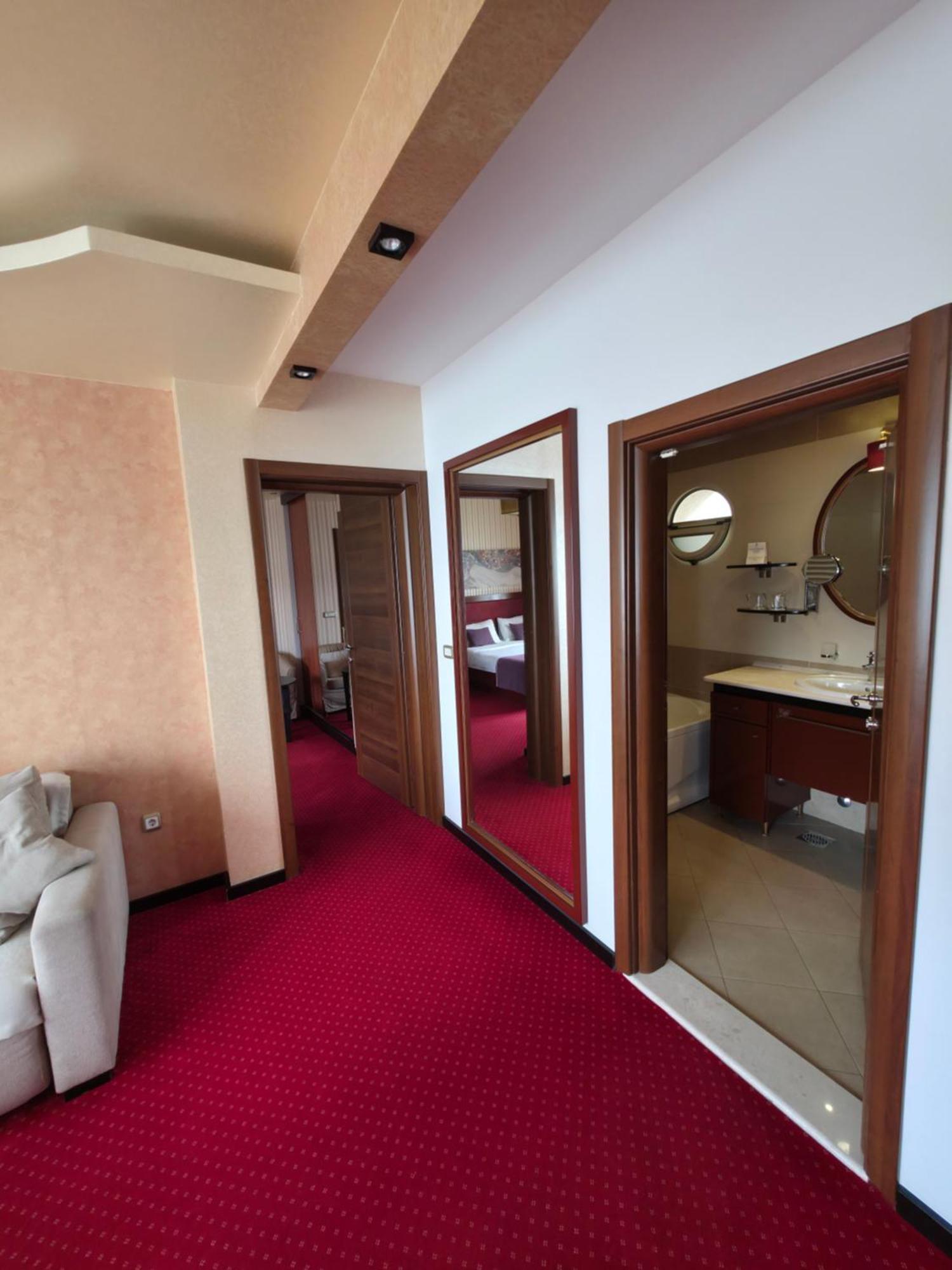 Meridian Hotel 4*