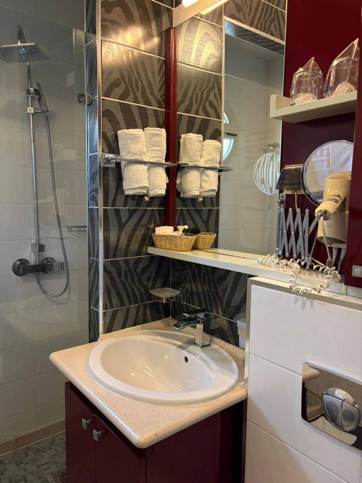 Meridian Hotel 4*