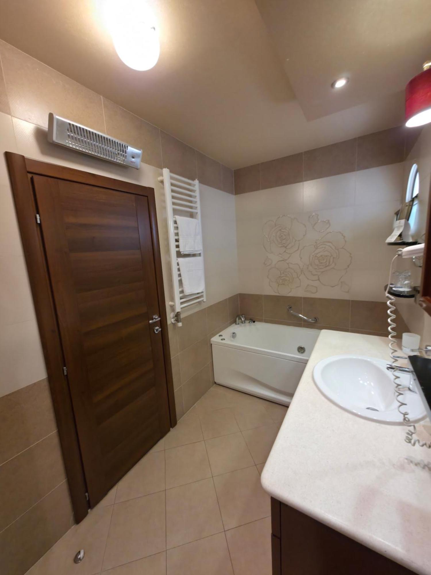 Meridian 4*